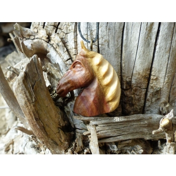 Głowa konia z drewna śliwy/Horse head made of plum wood